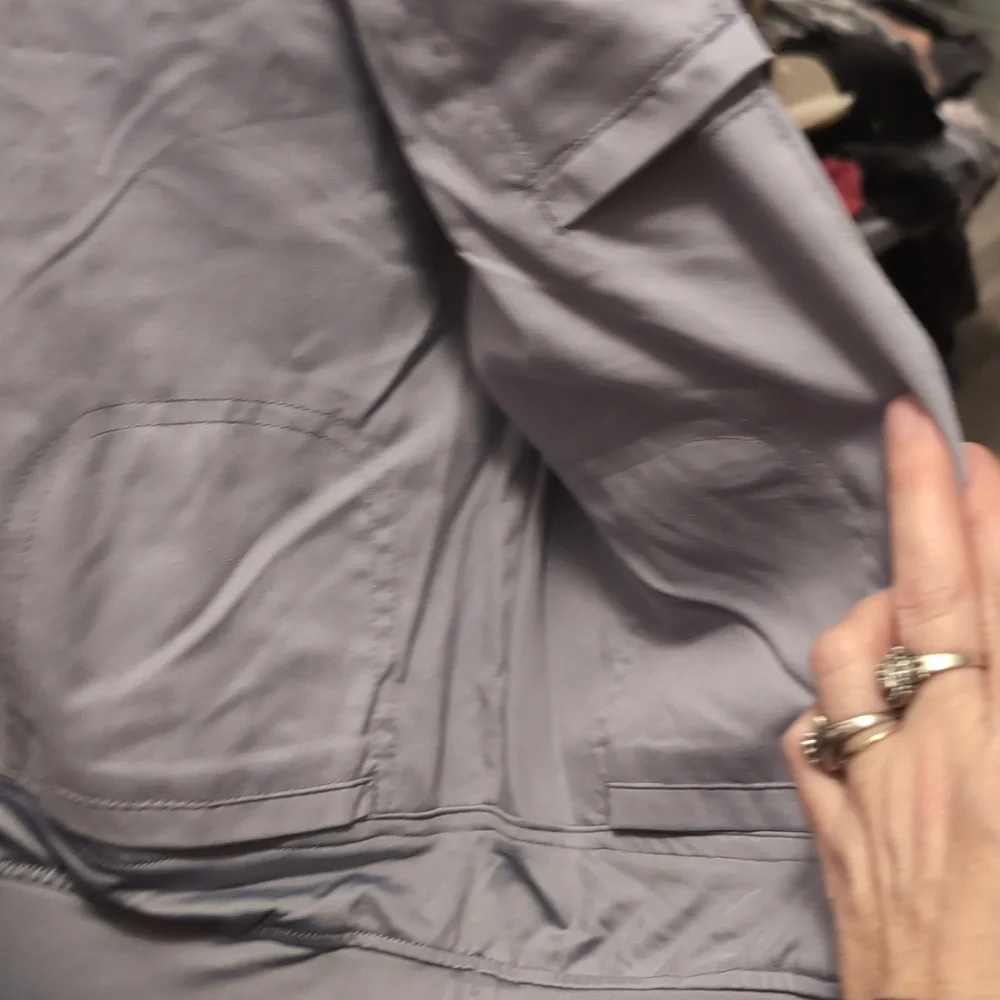 NWOT Grey's Anatomy Active Scrub Set In Light Grey - Picture 5 of 6